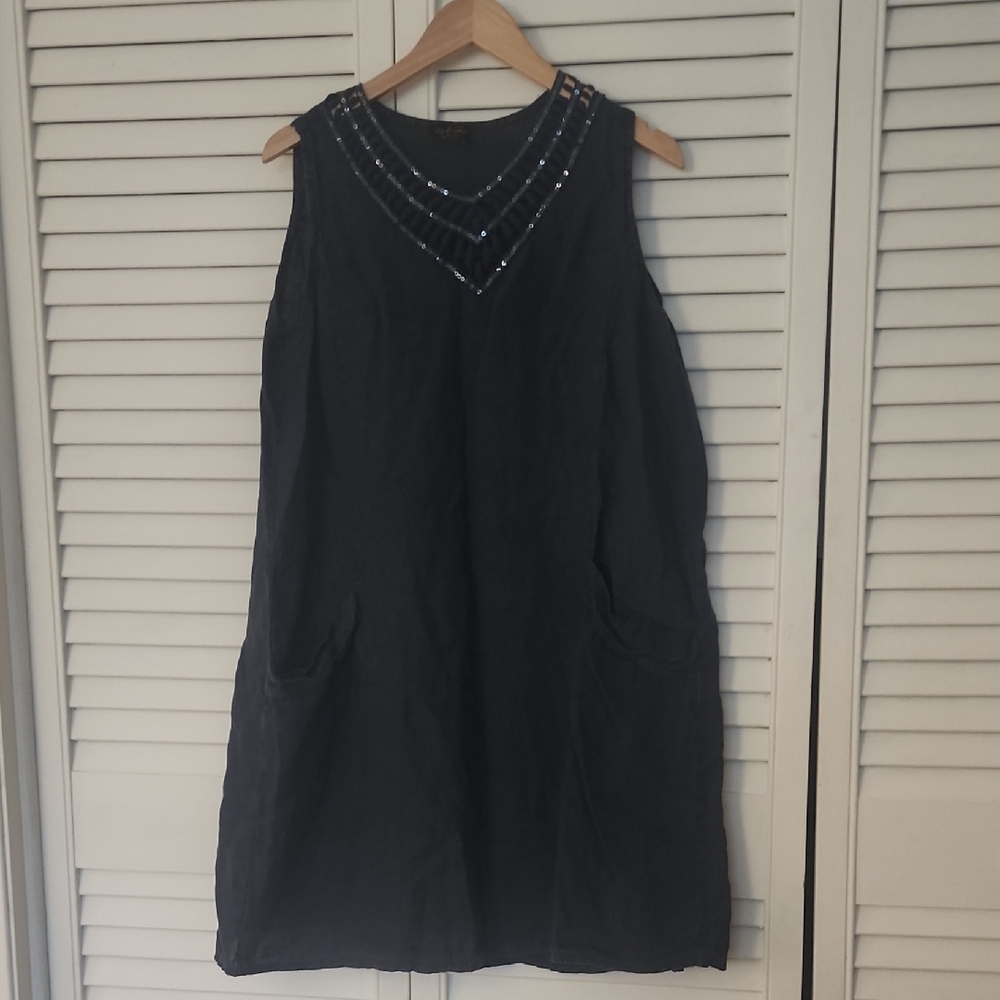 Chic Navy Sleeveless Dress with Embellished Neckline Linen. Needs Good Steam.